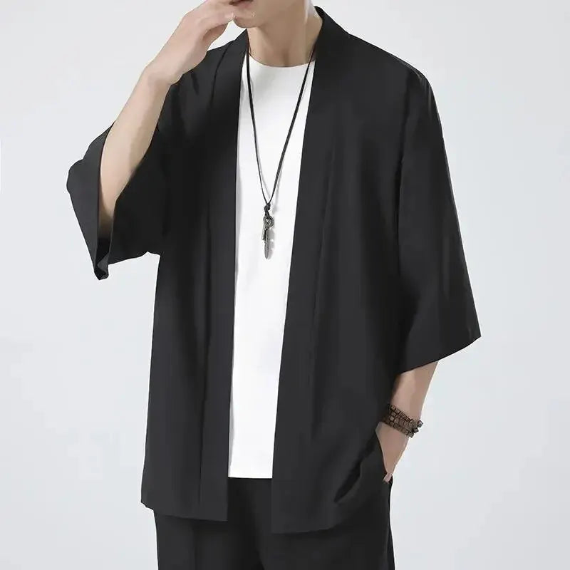 Camisas Kimono Japonesas Masculinas Casuais com Costura Aberta, Yukata Leve e Moderna, Cardigã Preto com Mangas 3/4, Ideal para Férias de Verão