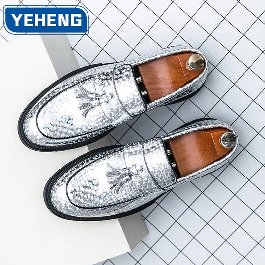 Sapatos de couro brilhante com franjas masculinas de luxo moda negócios escritório oxford mocassins designer italiano casamento sapatos sociais masculinos