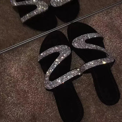 Sandálias femininas sensuais de verão para praia, com bico raso e strass, modelo elegante e confortável, perfeitas para desfiles de moda.