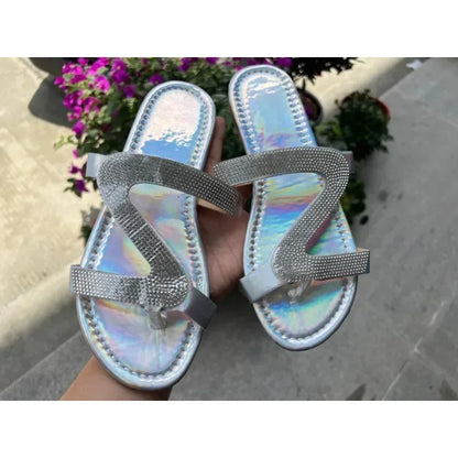 Sandálias femininas sensuais de verão para praia, com bico raso e strass, modelo elegante e confortável, perfeitas para desfiles de moda.