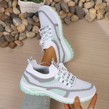 Tênis feminino casual de verão, novo estilo bicolor, versátil, para uso casual e no trabalho.