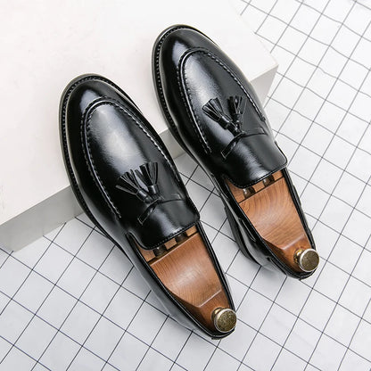 Sapatos masculinos de alta qualidade, estilo slip-on, de couro, casuais, para negócios, modelo brogue, loafers de couro para festas.