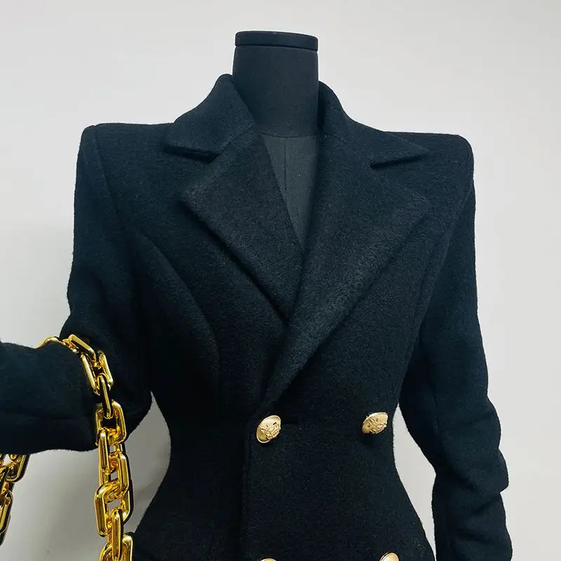 Casaco longo feminino de lã mesclada de alta qualidade e luxo, modelo slim, elegante e moderno, com cintura marcada. Ideal para o ambiente profissional.