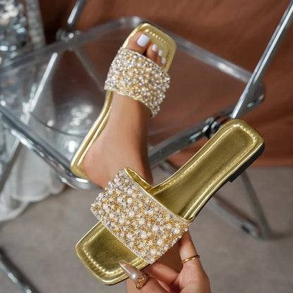 Chinelo feminino com strass, sandália rasteira, modelo fashion com cristais, ideal para o verão. Confortável, antiderrapante, perfeito para a praia.