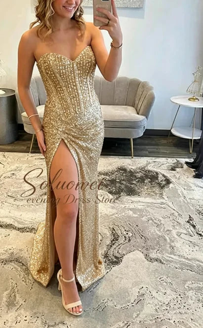 Vestido de Festa Longo Bodycon com Lantejoulas e Corpete, Decote Coração Brilhante, com Miçangas e Fenda Personalizada