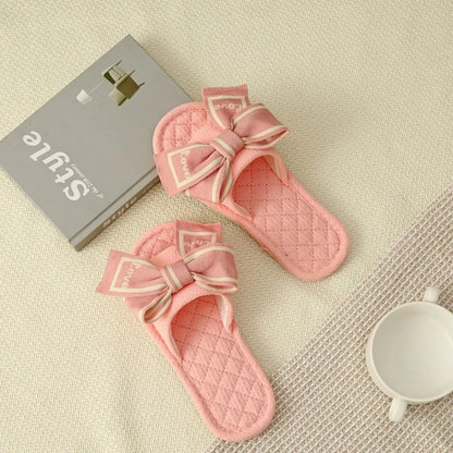 Chinelo de chão com laço Love Bow, plataforma plana e silenciosa, em tecido macio, para uso interno, ideal para mulheres.