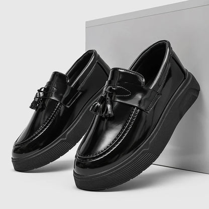 Sapatos Clássicos de Moda para Homens com Fivela Brilhante, Sapatos Pretos Formais para Festas, Solado Grosso, Mocassins Slip-On para Negócios