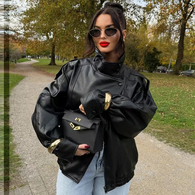 Jaqueta Bomber Feminina HXAO - Nova Coleção - Couro Preto - Modelo Cropped Oversize - Casaco com Zíper e Mangas Longas - Ideal para Atividades ao Ar Livre