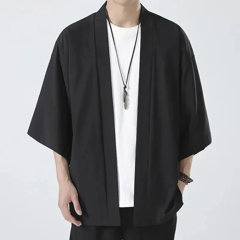 Camisas Kimono Japonesas Masculinas Casuais com Costura Aberta, Yukata Leve e Moderna, Cardigã Preto com Mangas 3/4, Ideal para Férias de Verão