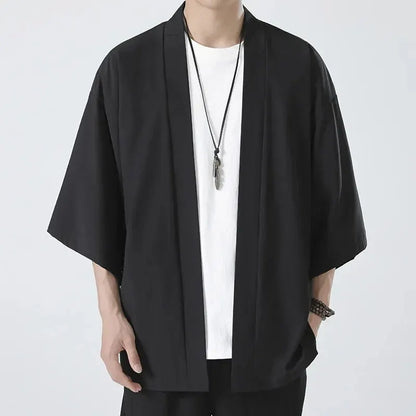 Camisas Kimono Japonesas Masculinas Casuais com Costura Aberta, Yukata Leve e Moderna, Cardigã Preto com Mangas 3/4, Ideal para Férias de Verão