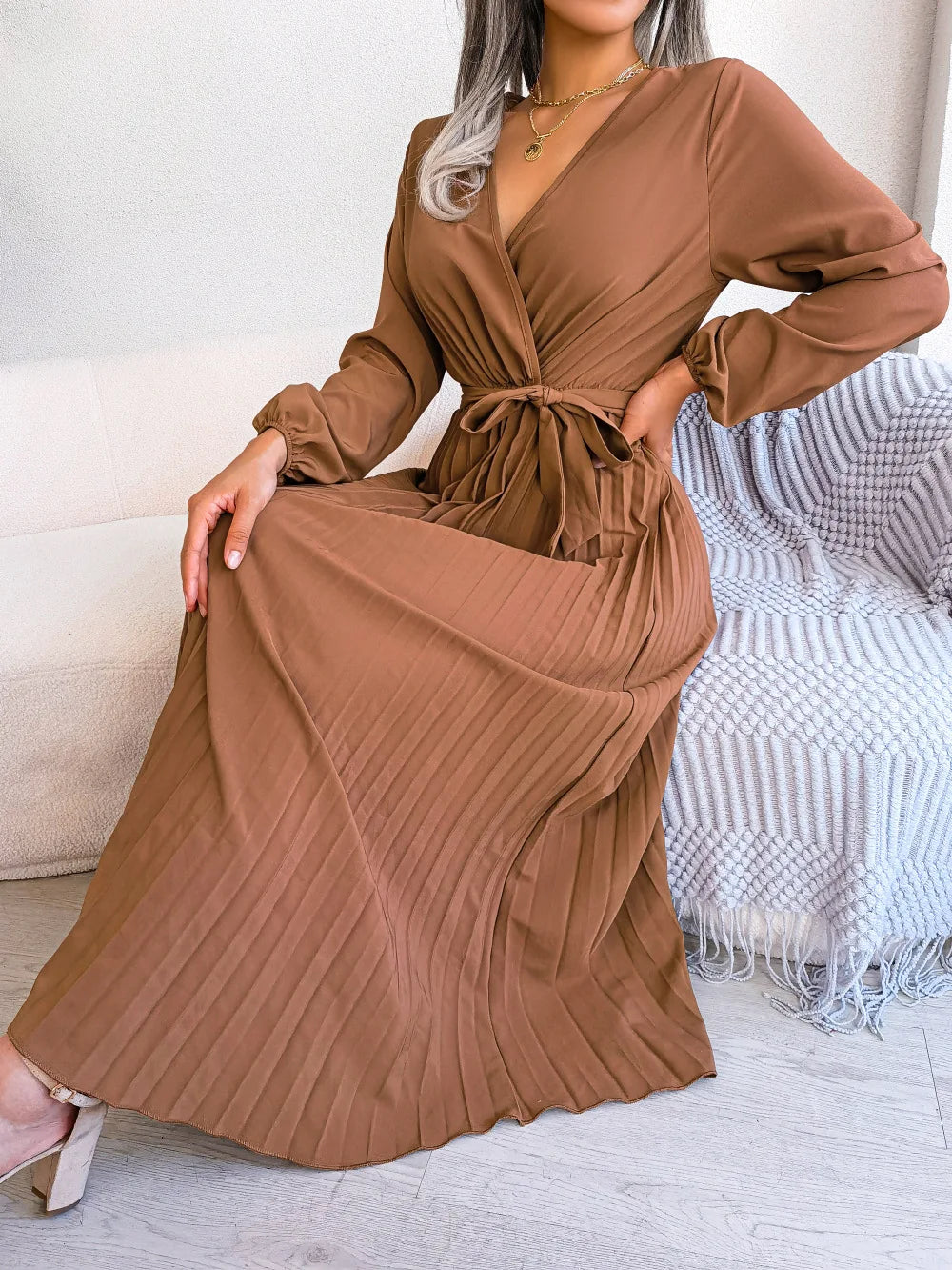Vestido Feminino Longo Verde de Outono 2026 Novo, Manga Comprida, Cor Sólida, Decote V Cruzado com Cadarço, Saia Plissada Ampla - Roupas Femininas
